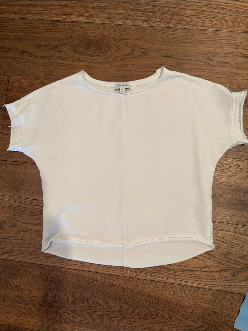 Evereve White Boxy Short Sleeve Light Weight  Sweatshirt Crewneck Tee